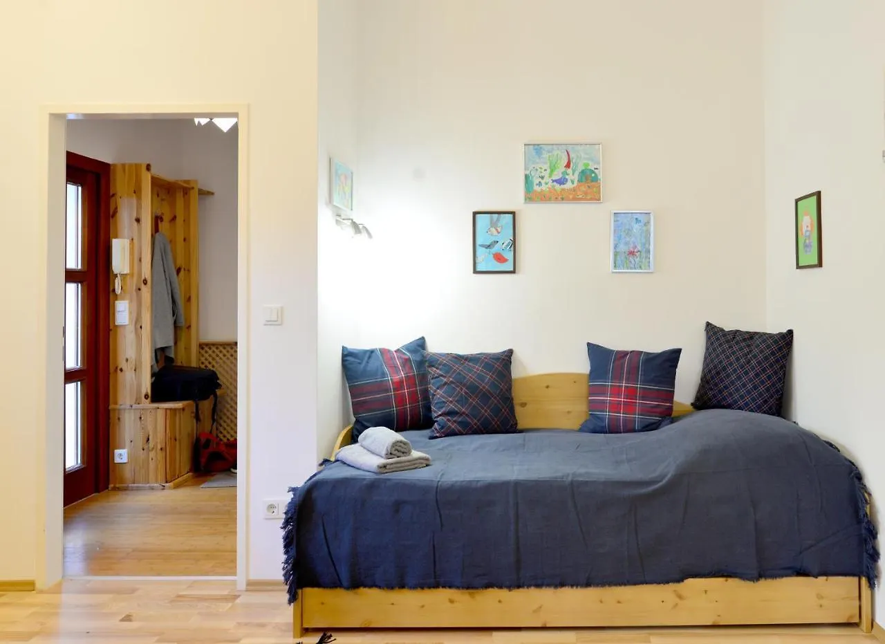 House With Courtyard & Parking Close To Stadtpark Viena Сasa de vacaciones