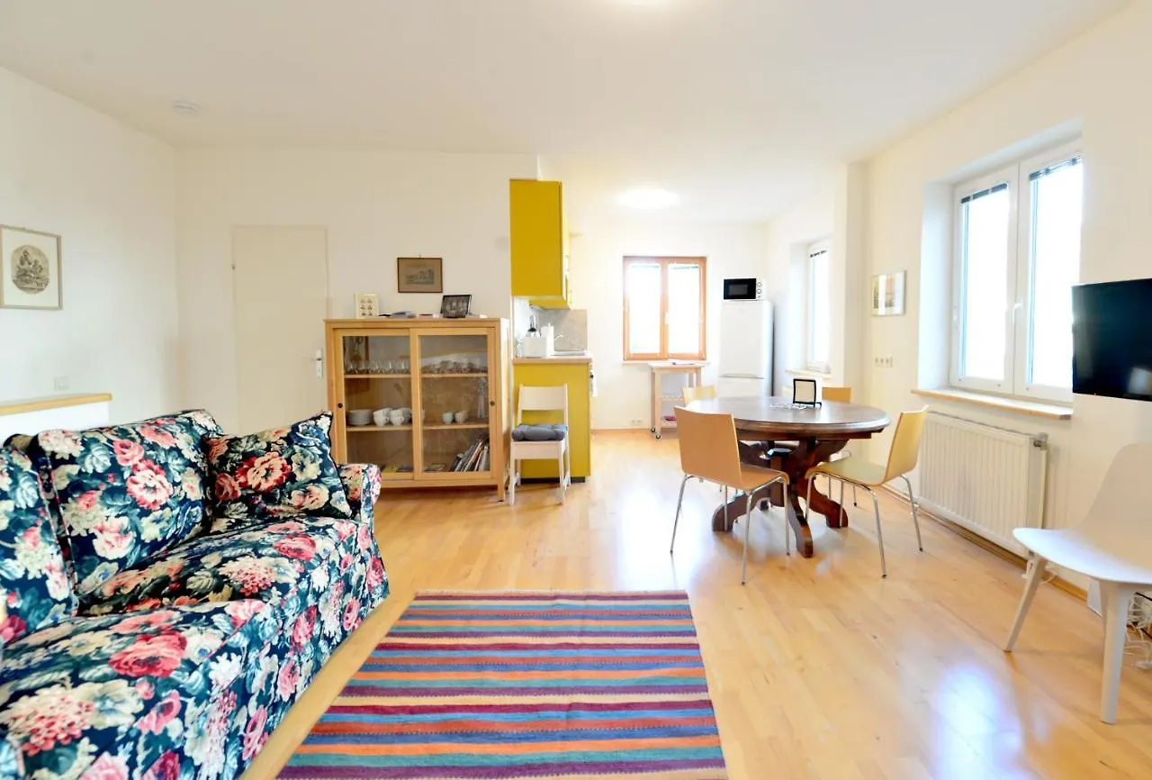 House With Courtyard & Parking Close To Stadtpark Vienna