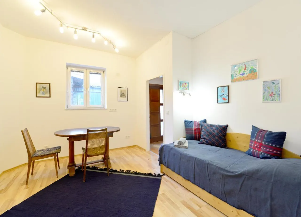 House With Courtyard & Parking Close To Stadtpark Vienna Holiday home