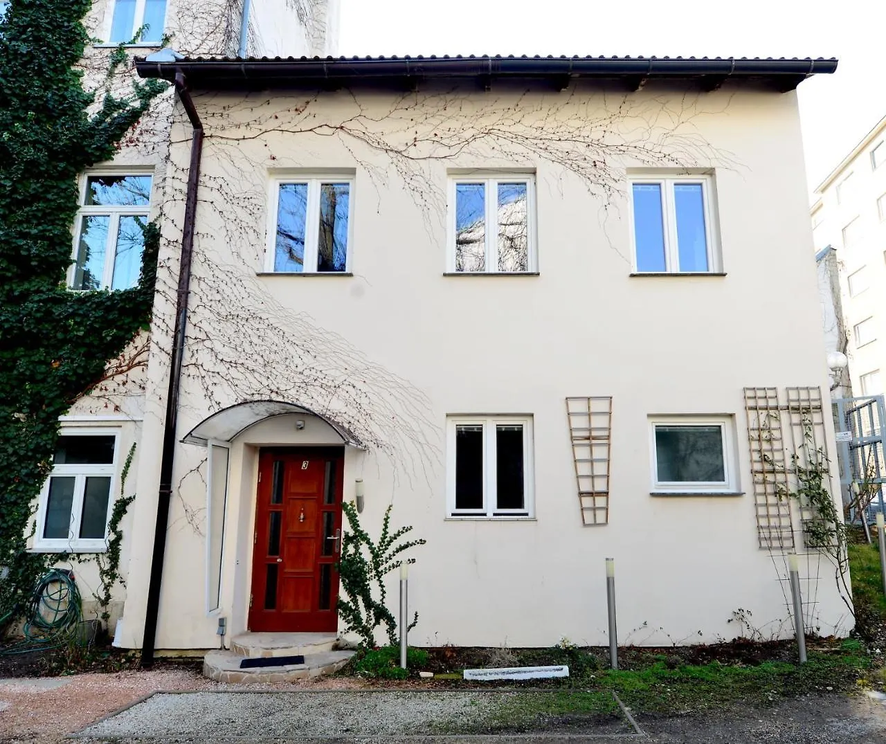 House With Courtyard & Parking Close To Stadtpark Vienna
