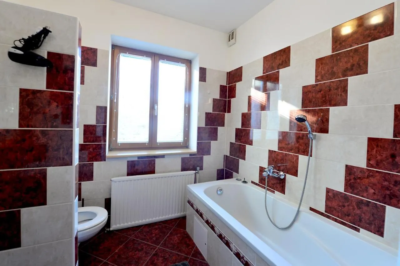 House With Courtyard & Parking Close To Stadtpark Vienna